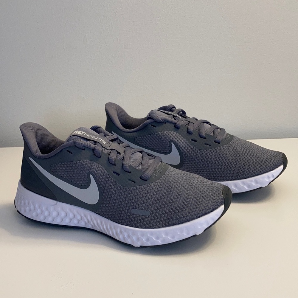 NEW-Nike revolution 5 women’s running shoe, size 5, grey color